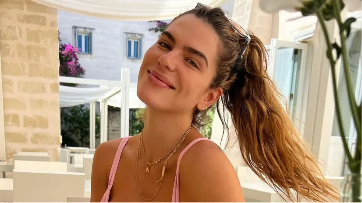 Mariana Goldfarb compartilha fotos na praia e recebe elogios nas redes