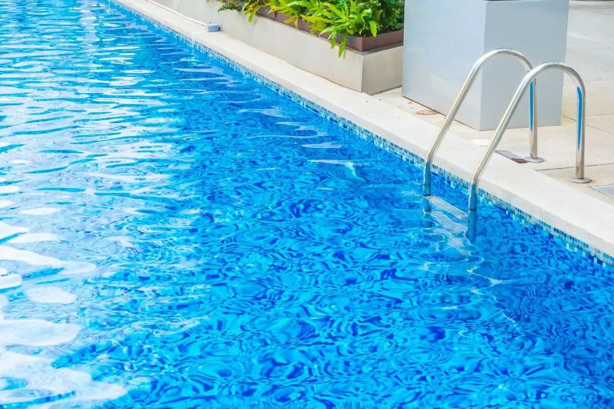 Bombeiros atendem criança após afogamento em piscina de chácara em Caldas Novas
