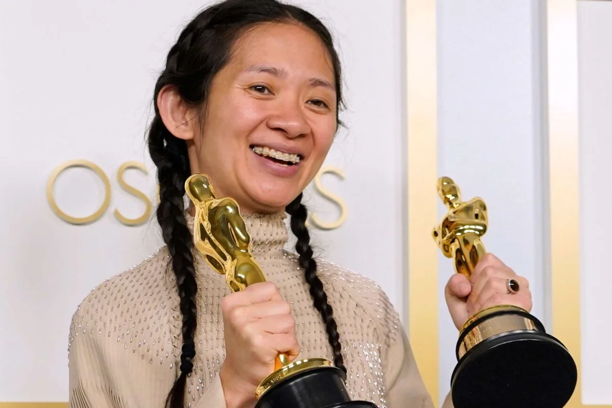 Chloé Zhao reafirma defesa dos filmes de super-heróis após reação a ‘Eternos’