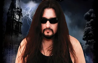 Gene Hoglan chega aos 59 anos entre referências do metal extremo
