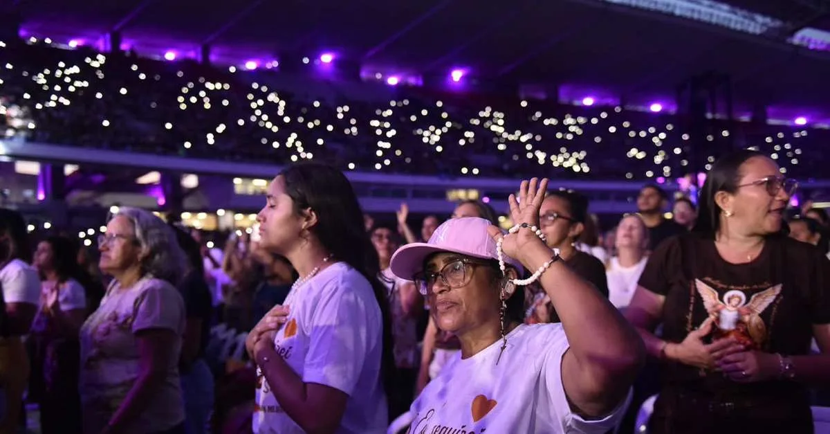 Vigília com Frei Gilson reúne fiéis no Mangueirão, em Belém