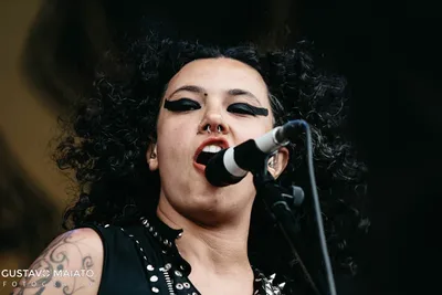 Fernanda Lira deixou jornalismo após reprovação de TCC sobre o blues