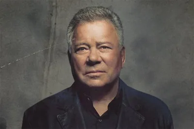 William Shatner leva clássicos do metal ao palco aos 95 anos