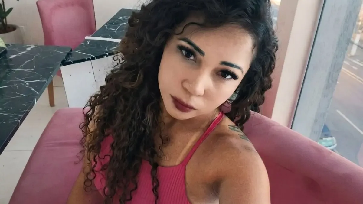 Mulher relata queimaduras e ferida após procedimento estético em Goiânia
