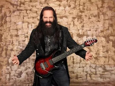 John Petrucci mantém musculação como parte da rotina nas turnês do Dream Theater