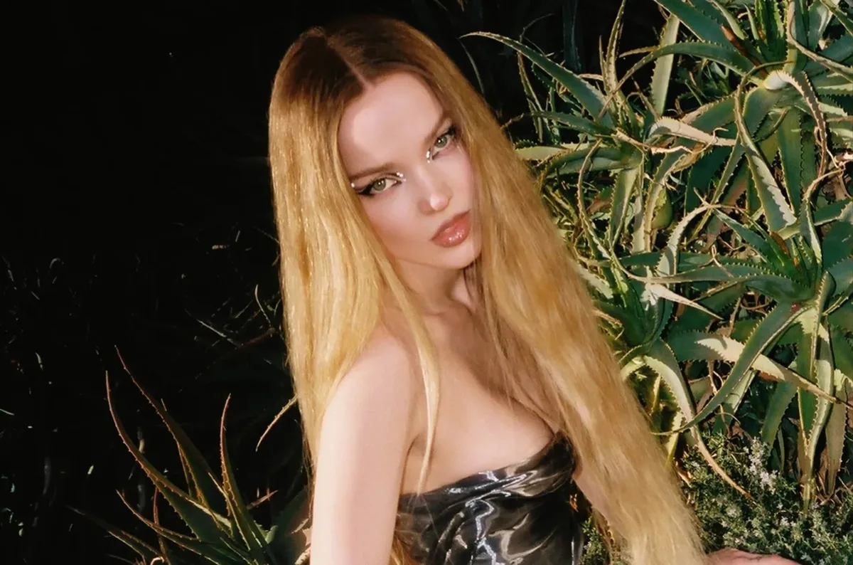 Dove Cameron anuncia “When In Rome”, faixa de seu primeiro álbum