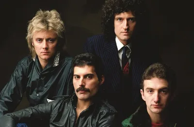 Freddie Mercury criou “Crazy Little Thing Called Love” na banheira