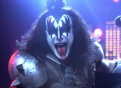 Gene Simmons relembra conflitos com Ace Frehley e Peter Criss no Kiss