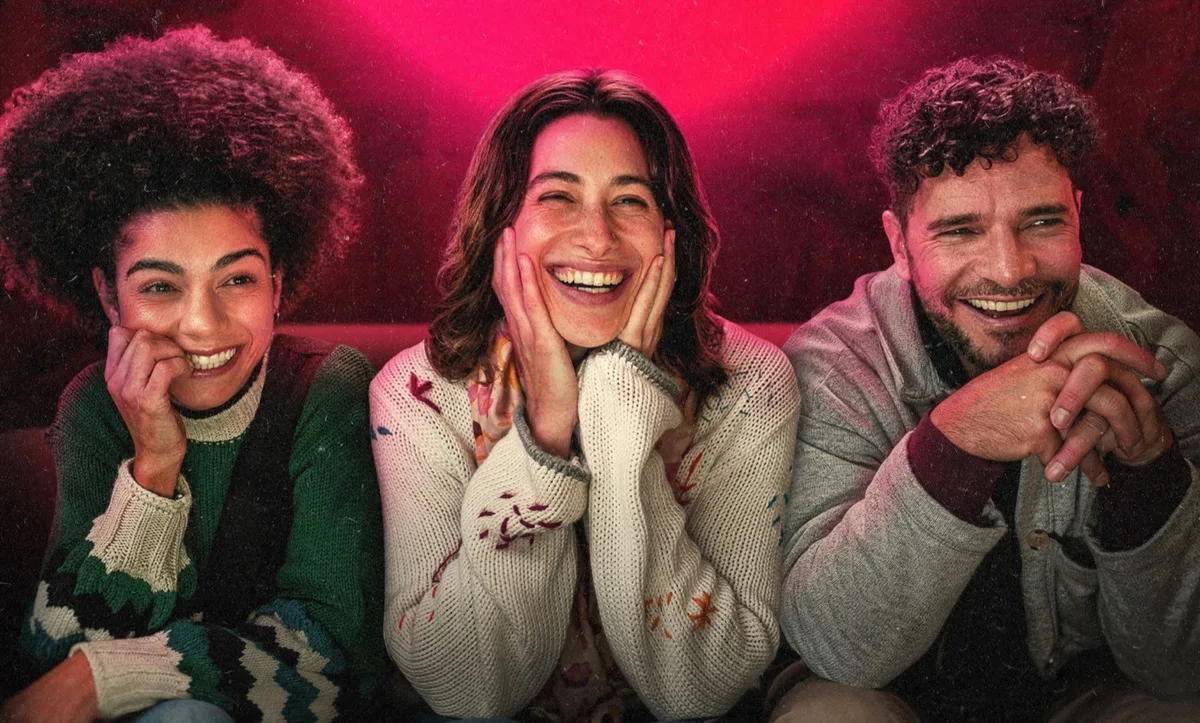“Muito Prazer” transforma hotel abandonado em aposta pelo desejo na era digital