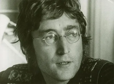 John Lennon transformou o ressentimento contra McCartney em resposta a Dylan