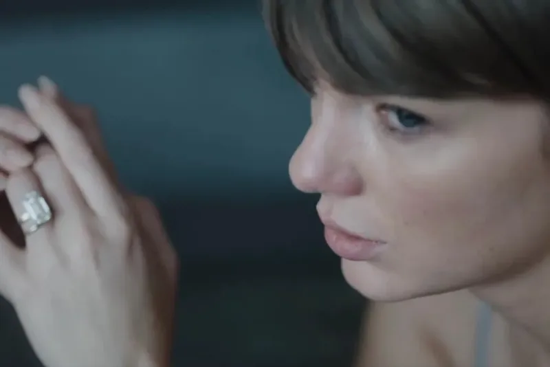 Taylor Swift marca estreia de nova fase com “Patient Zero” no Video Music Awards