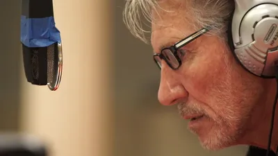 Regis Tadeu critica reação de fãs a comentário de Roger Waters sobre o Rush