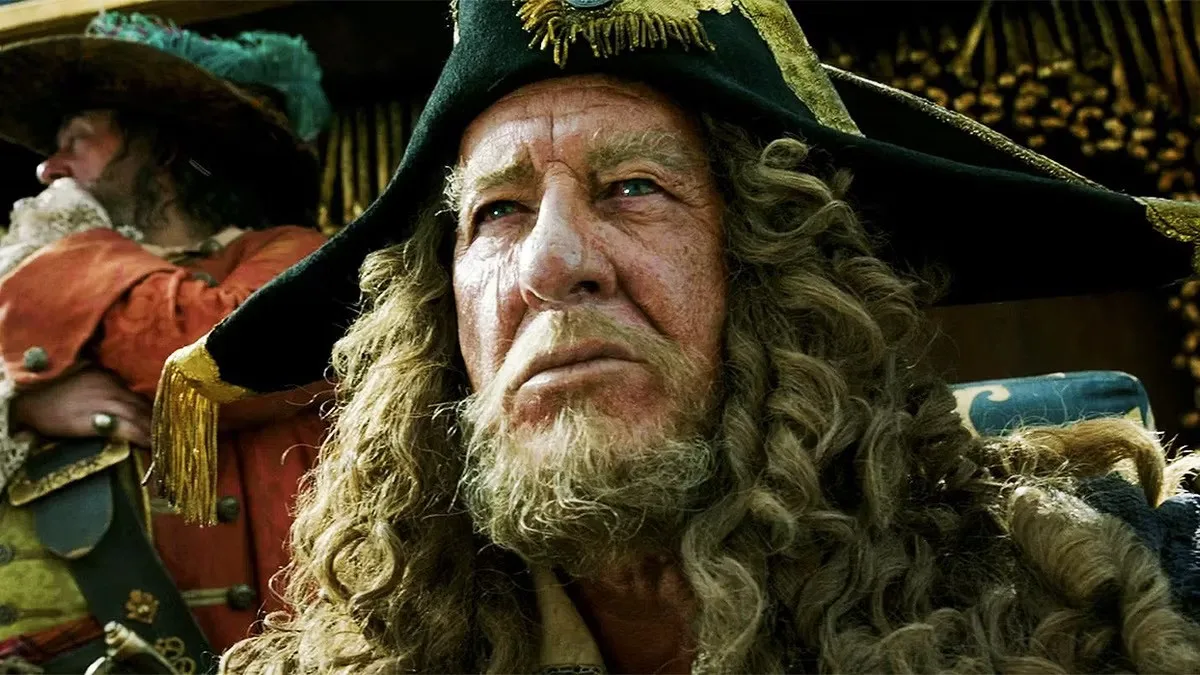 Geoffrey Rush sugere retorno de Barbossa para assombrar Jack Sparrow