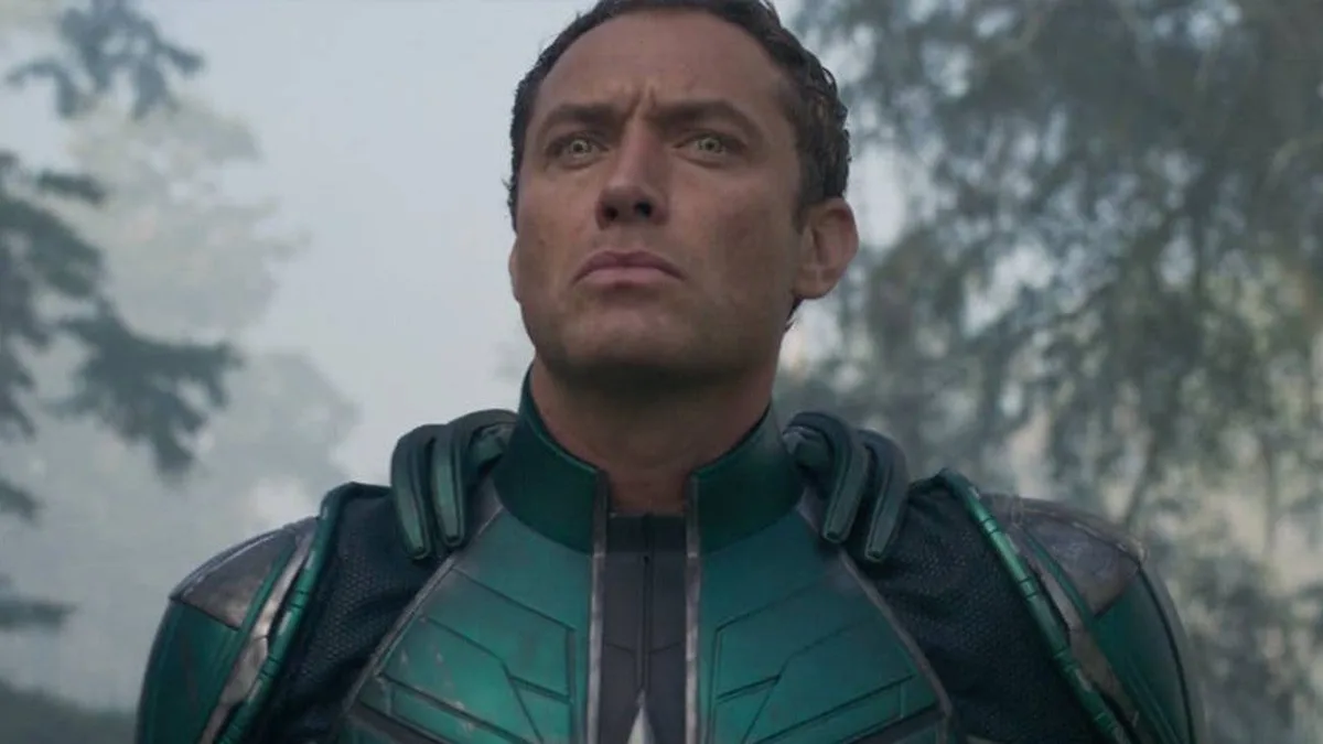 Ari Aster escala Jude Law para thriller sobre linchamento virtual