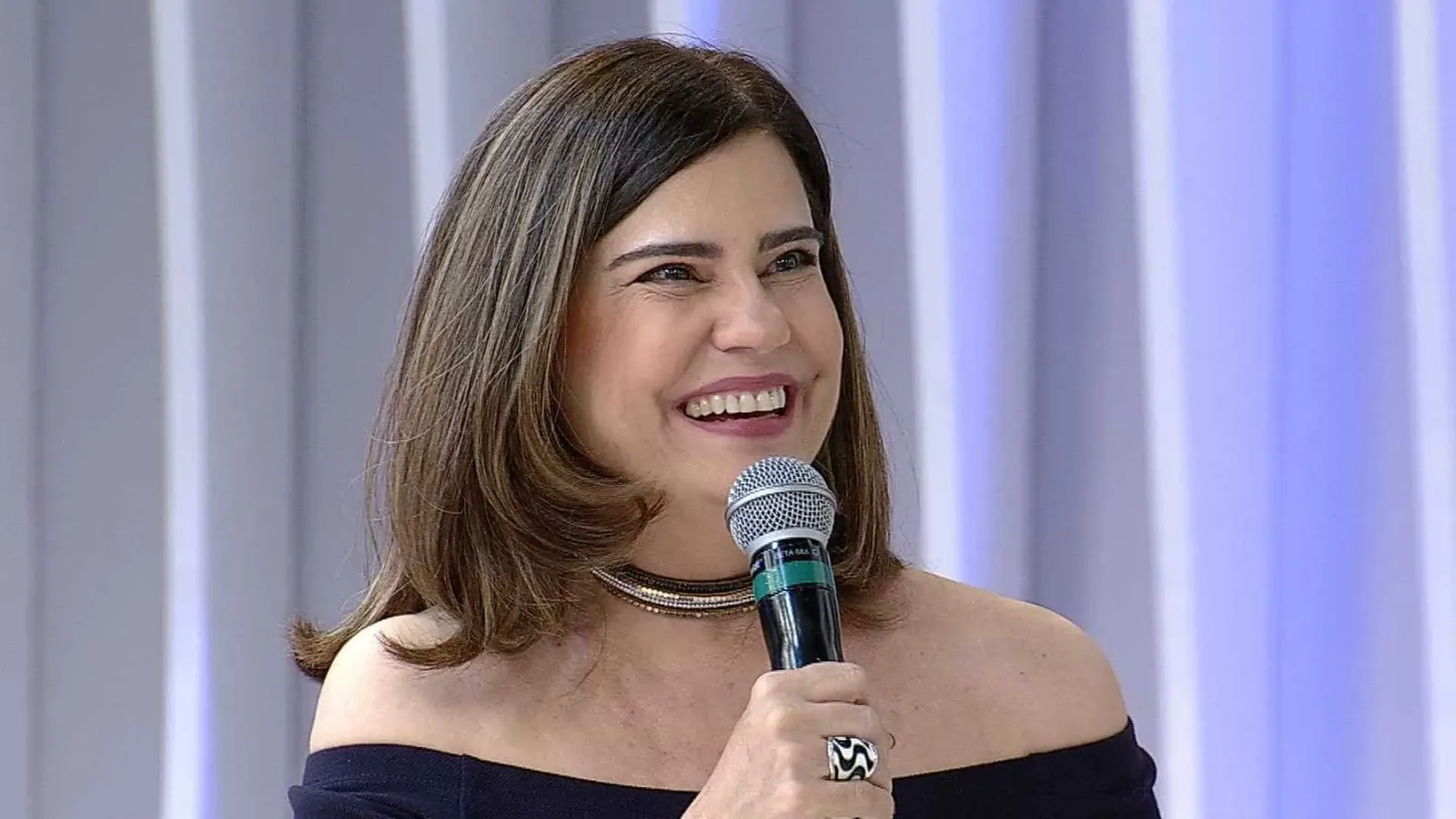 Mayara Magri retoma ensaio sensual e relembra pose para a Playboy