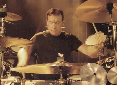 Neil Peart via em Bill Bruford um músico sempre disposto a estudar