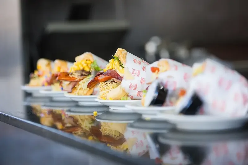 Circuito X leva pit-dogs à Praça Cívica e reúne chefs em Goiânia