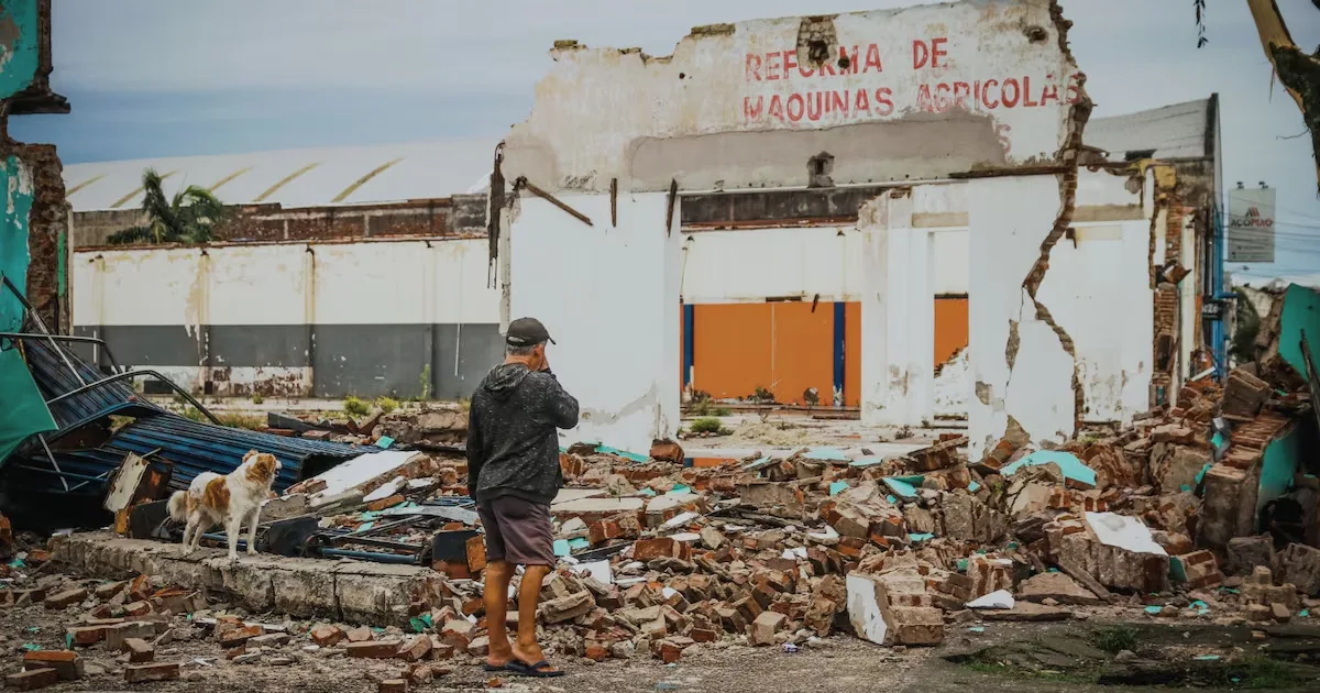Vendavais interrompem energia para 969,4 mil casas e matam quatro no RS