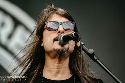 Rafael Bittencourt troca Luiz Gonzaga por Dominguinhos na comparação com Van Halen