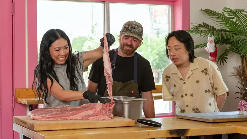 Awkwafina percorre os EUA para reinventar restaurante da família em nova série