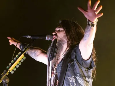 Robb Flynn recorda conflito que levou ameaça de granadas em show