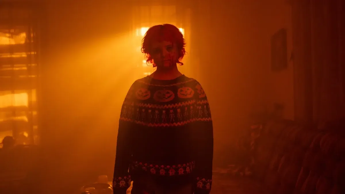 Shudder anuncia lançamento de Hallowarrior, novo terror com Milly Shapiro