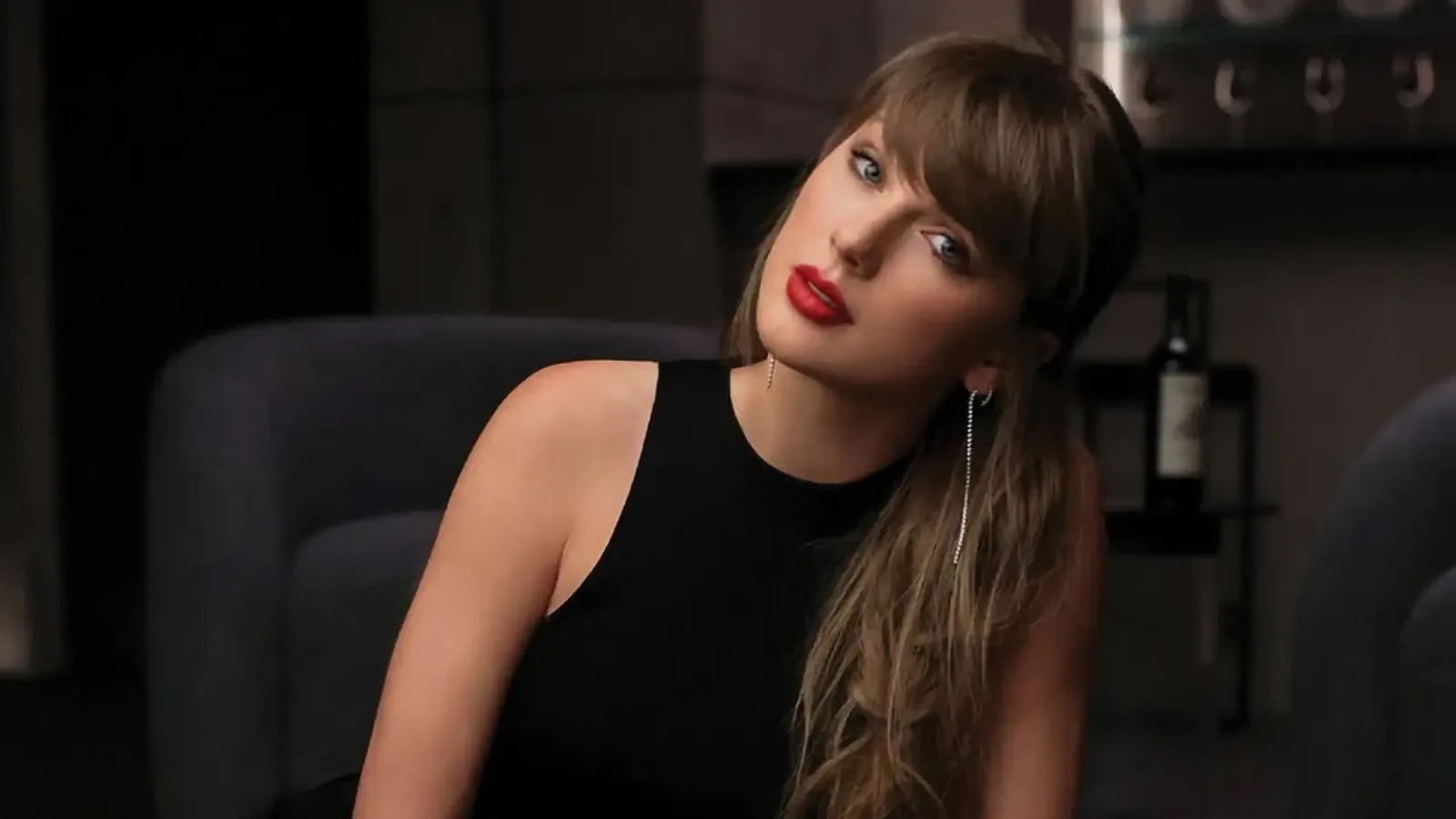Taylor Swift amplia álbum com quatro faixas e reacende teorias sobre antigos romances
