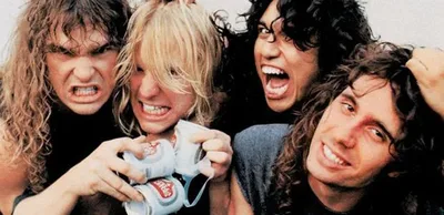 A mensagem invertida que abre “Hell Awaits”, do Slayer