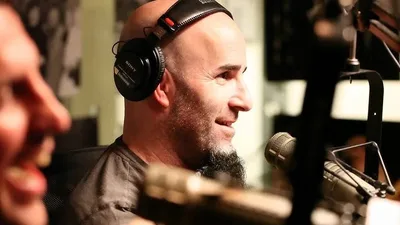 Scott Ian relembra faixa do S.O.D. e ironiza conflitos no Oriente Médio