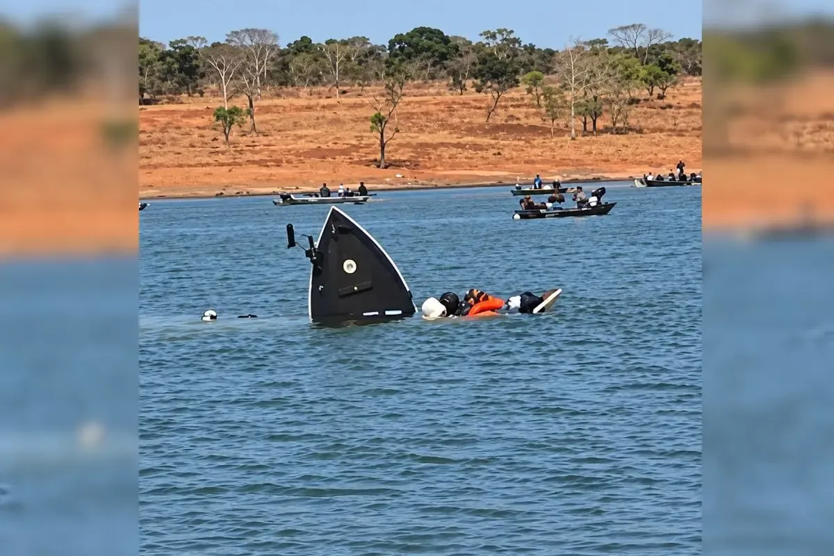 Quatro pessoas são resgatadas após barco afundar no Lago Bom Sucesso