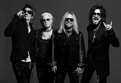 Mötley Crüe surpreende Extreme durante encerramento de turnê