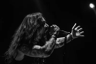 Tomi Joutsen relaciona trajetória do Amorphis a dedicação e persistência