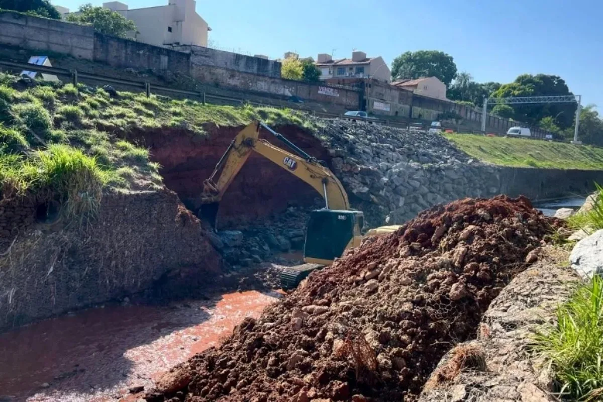 Obra reforça talude e altera circulação na Marginal Botafogo, em Goiânia