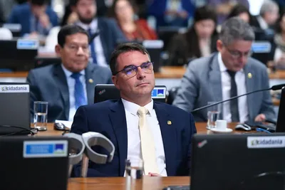 Psol e PT pedem investigação sobre emenda de Flávio Bolsonaro ao Ifop