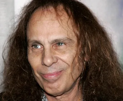 Ronnie James Dio reimplantou o polegar após acidente com anão de jardim
