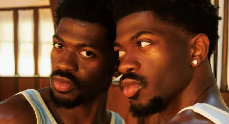 Lil Nas X retoma lançamentos com faixa que inclui voz da mãe