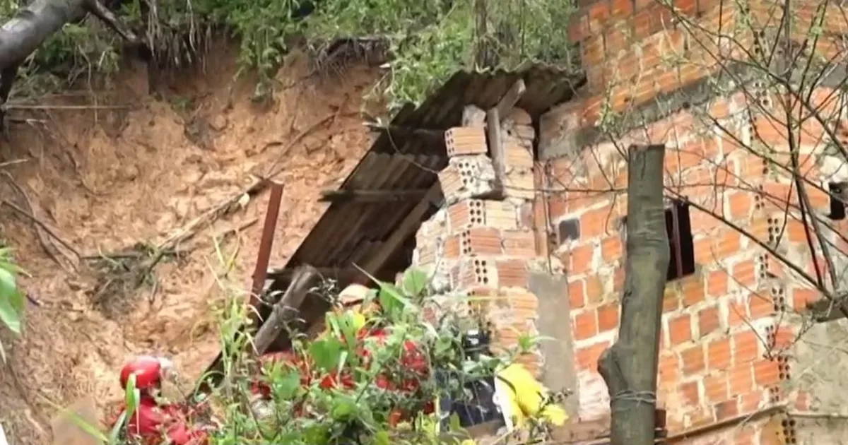 Desabamento durante temporal mata três pessoas em Ponta Grossa