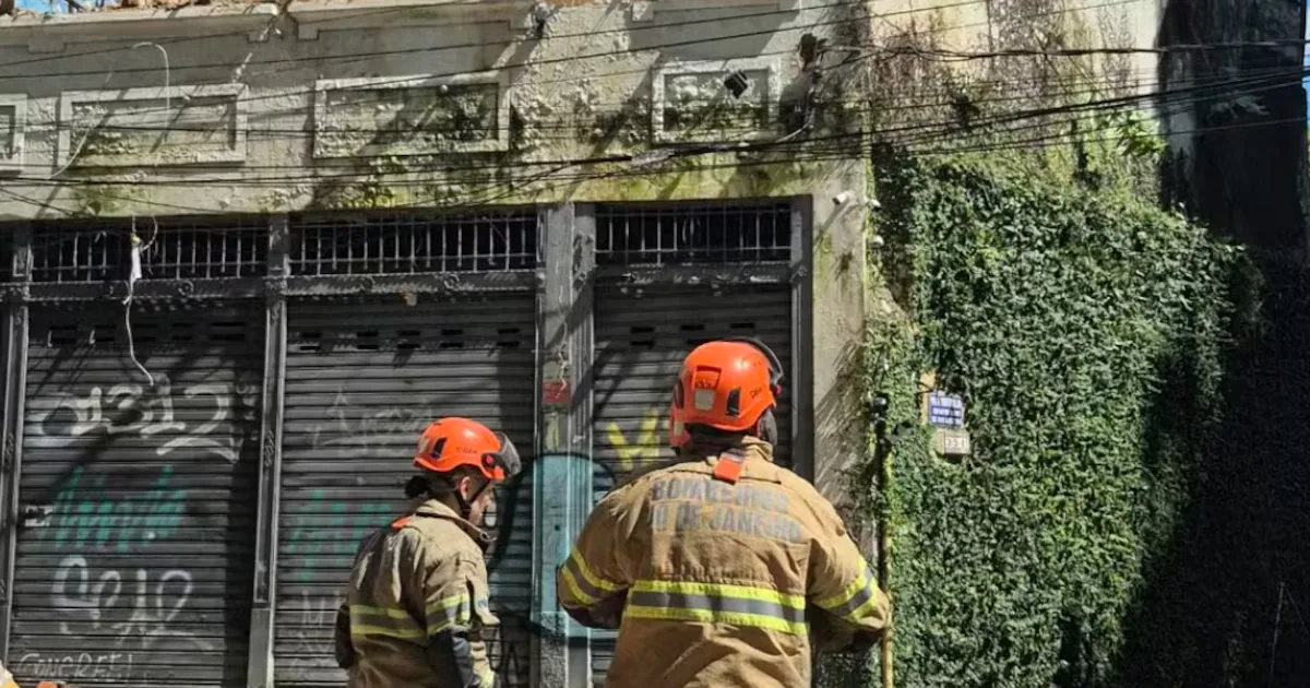 Defesa Civil interdita imóveis após desabamento no Cosme Velho