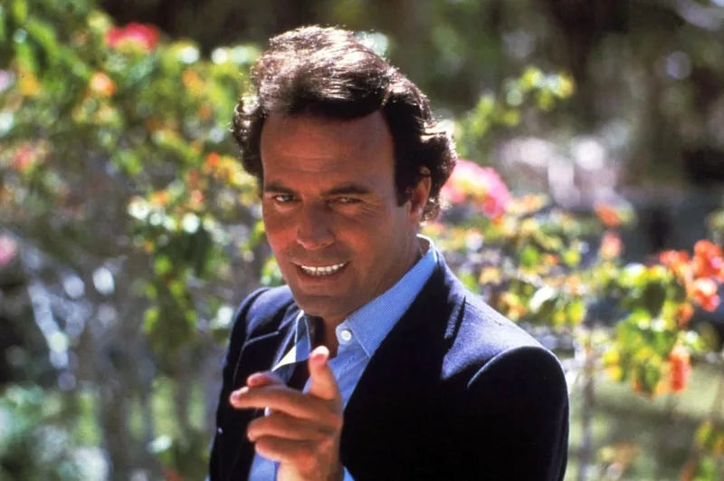 Ex-funcionárias pedem à Justiça espanhola nova apuração contra Julio Iglesias