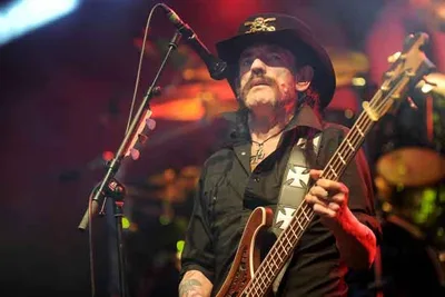 Topper Headon relata rotina de Lemmy ao acordar em Londres