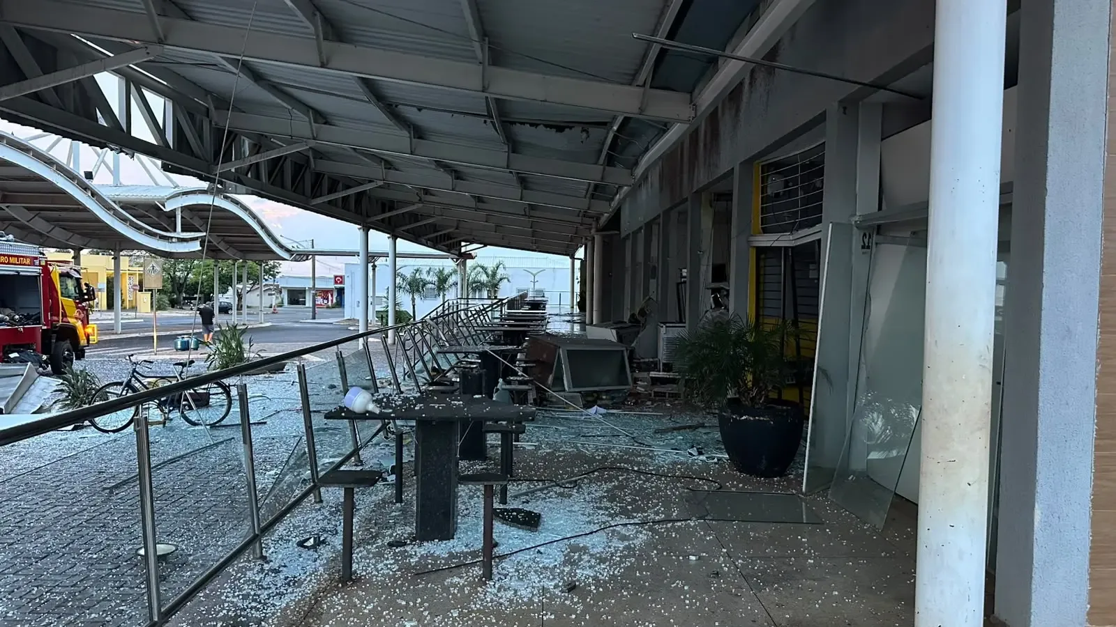 Botijões são retirados após explosões ferirem três pessoas em São Simão
