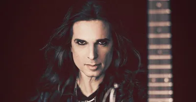 Os dez álbuns que influenciaram a formação musical de Kiko Loureiro