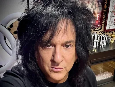 Steve Stevens recorda a virada do rock nos anos 1990 e sua aproximação do grunge