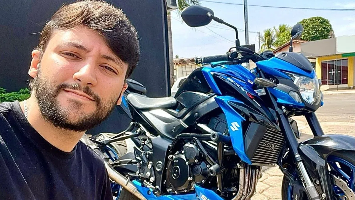 Incêndio destrói Suzuki de barbeiro após colisão na GO-070, em Itaberaí