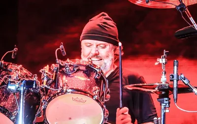 James Hetfield reconhece evolução de Lars Ulrich nos palcos do Metallica