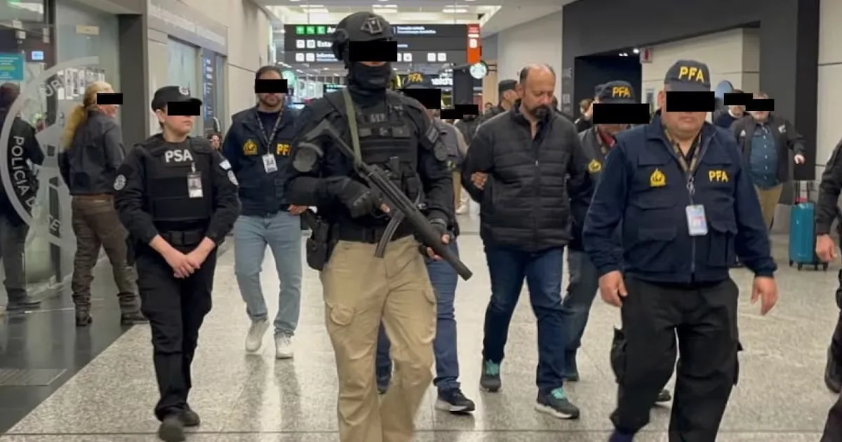Argentina extradita ao Brasil suspeito de abastecer facções com armas