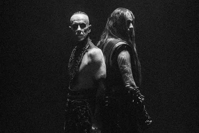 Behemoth reúne Venom e Bathory em novo EP com faixas inéditas e registro ao vivo