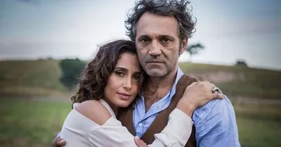 Camila Pitanga homenageia viúva de Domingos Montagner dez anos após morte do ator