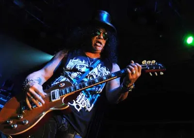 Slash relembra Cheap Trick e aponta seu primeiro álbum como um marco do rock cru