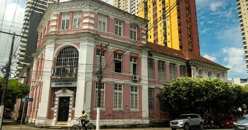ETDUFPA oferece 155 vagas em cursos técnicos de teatro, dança e cenografia
